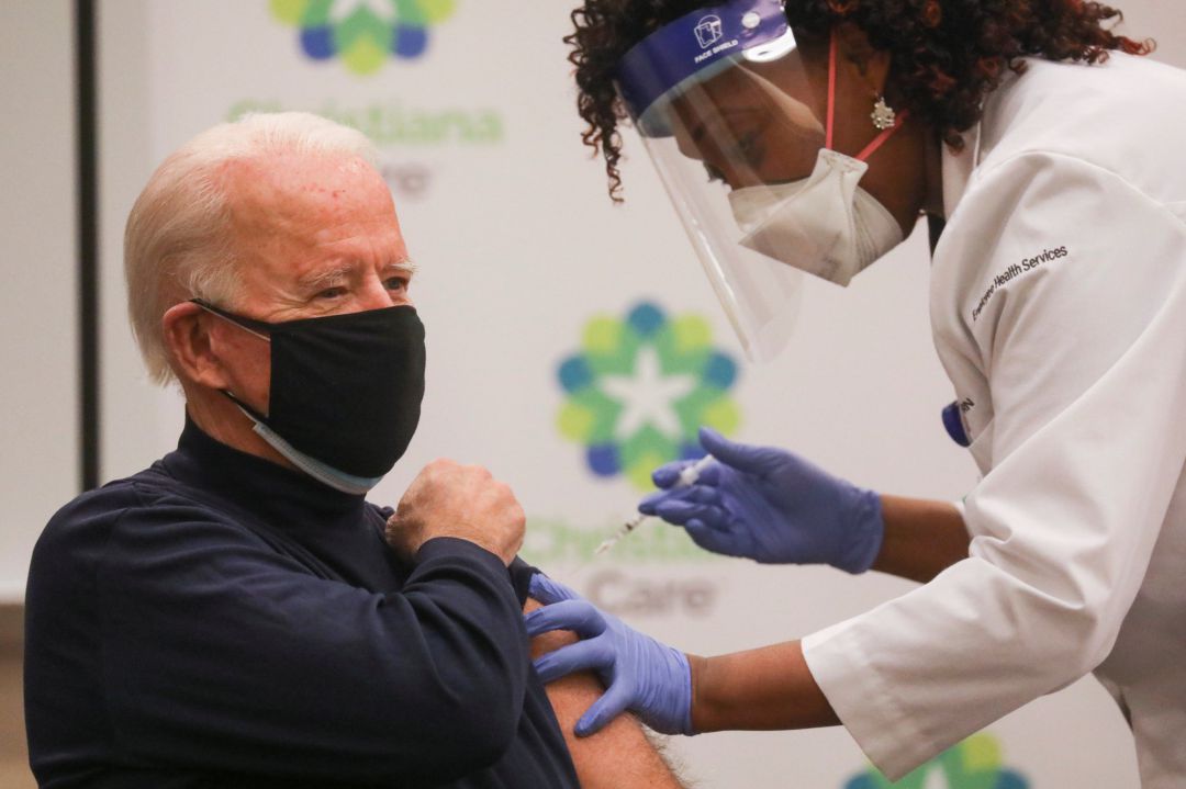 Biden recibe la vacuna contra la COVID-19 en un hospital de Delaware |  Internacional | Cadena SER