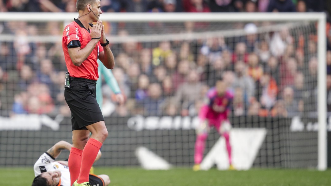 La honradez de Gil Manzano en pleno partido y otras noticias que te interesaron en enero