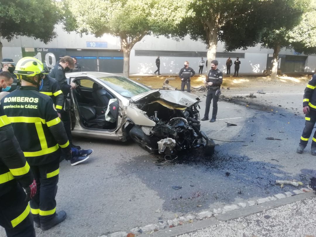 Los Bomberos Rescatan A Una Persona Tras Un Accidente De Trafico En Jerez Radio Jerez Actualidad Cadena Ser