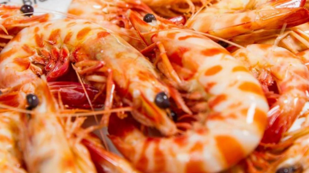 El mejor truco para descongelar y pelar gambas y langostinos sin estropearlos