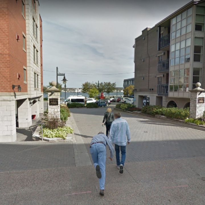 El coche de Google Maps caza una aparatosa caída y se hace viral en redes