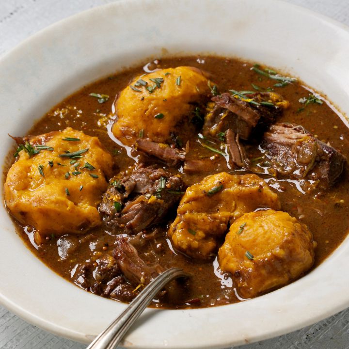 La sencilla salsa que puedes preparar con menos de 3 euros y que te hace llorar con cualquier carne