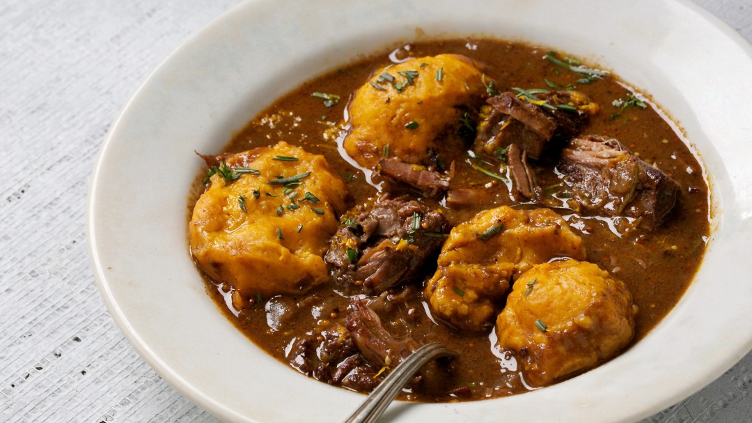 La sencilla salsa que puedes preparar con menos de 3 euros y que te hace llorar con cualquier carne