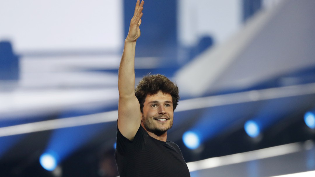 "Para ti cantar y no cagarla ya es un esfuerzo": Vox carga contra Miki Núñez por su última entrevista