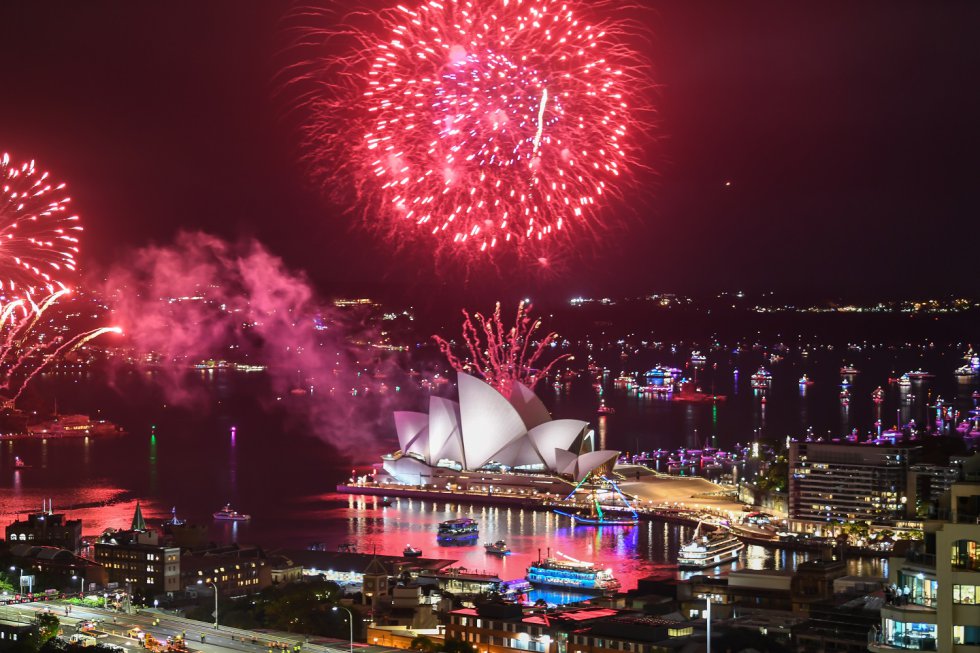 Imagen panorámica de la Bahía de Sídney (Australia) durante las celebraciones de Nochevieja. Imagen panorámica de la Bahía de Sídney (Australia) durante las celebraciones de Nochevieja.