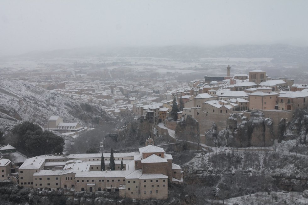 Una gran nevada cae sobre Cuenca. Una gran nevada cae sobre Cuenca.