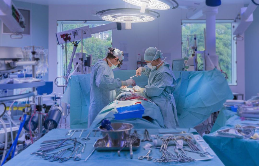 Salud suspende las operaciones quirúrgicas no urgentes por la presión