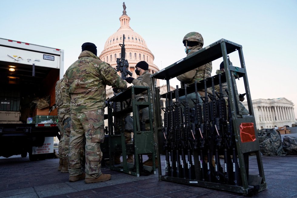 Armas de la Guardia Nacional en las inmediaciones del Capitolio de EEUU Armas de la Guardia Nacional en las inmediaciones del Capitolio de EEUU