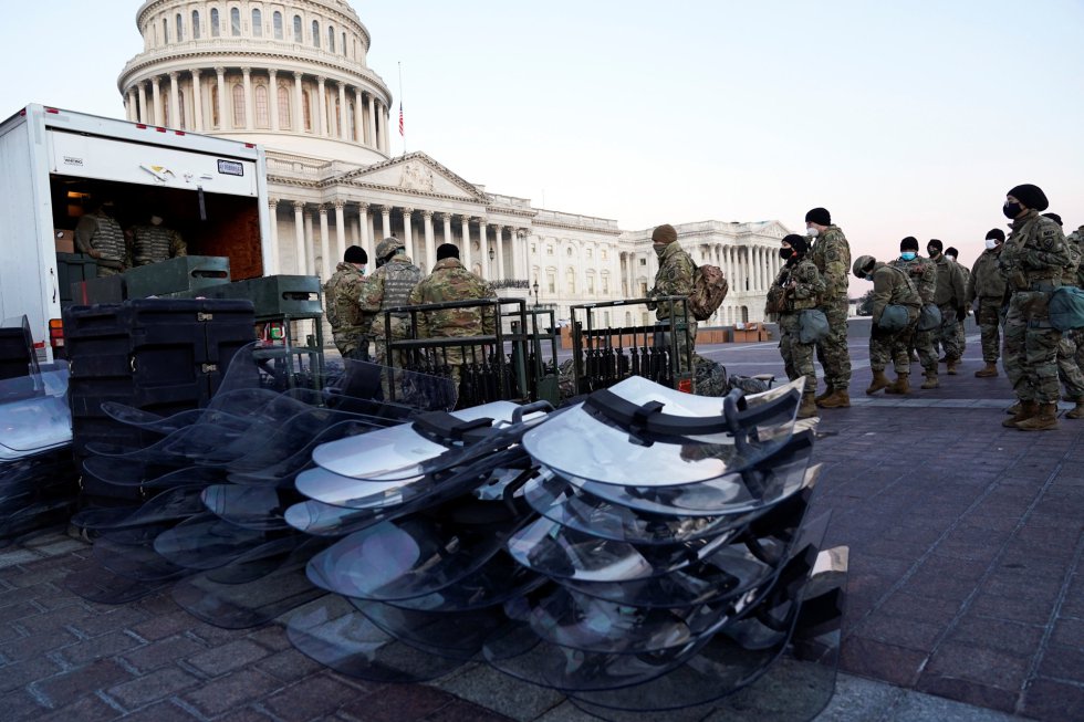 Armas de la Guardia Nacional en las inmediaciones del Capitolio de EEUU Armas de la Guardia Nacional en las inmediaciones del Capitolio de EEUU