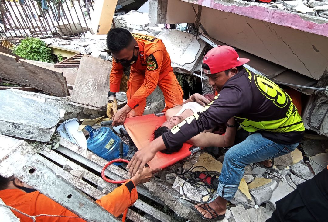 Un terremoto en la isla indonesia de Célebes deja 42 ...