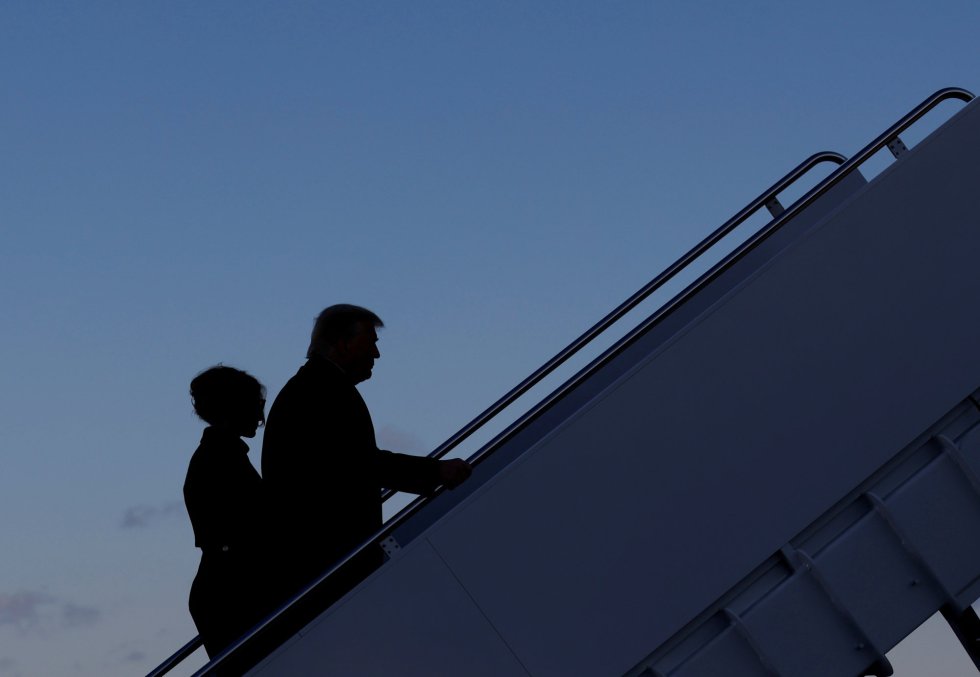 Donald Trump sale junto a Melania Trump de la base Andrews, en Maryland. Donald Trump sale junto a Melania Trump de la base Andrews, en Maryland.