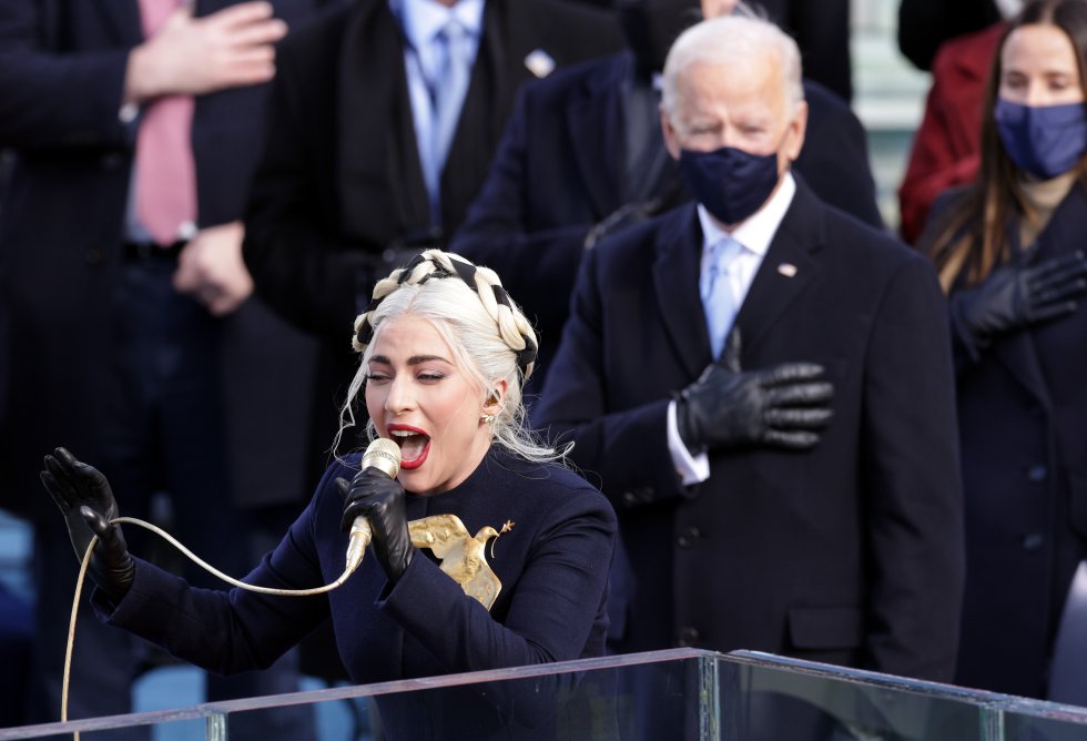 Lady Gaga canta el himno nacional de EEUU. Lady Gaga canta el himno nacional de EEUU.