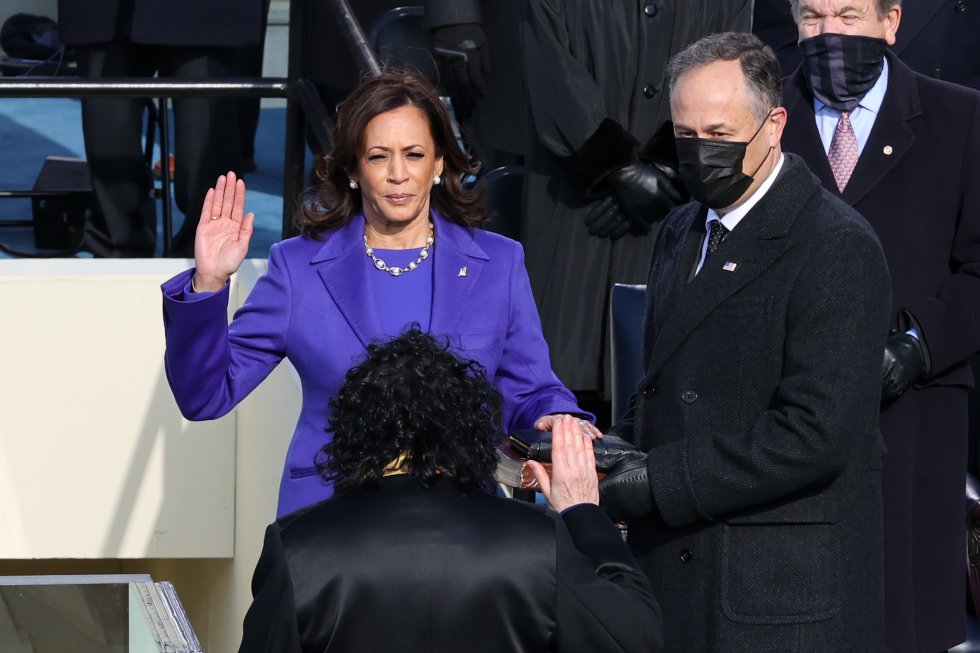 Kama Harris jura su cargo como vicepresidenta de EEUU. Ya ha hecho historia como la primera mujer vicepresidenta en EEUU. Kama Harris jura su cargo como vicepresidenta de EEUU. Ya ha hecho historia como la primera mujer vicepresidenta en EEUU.