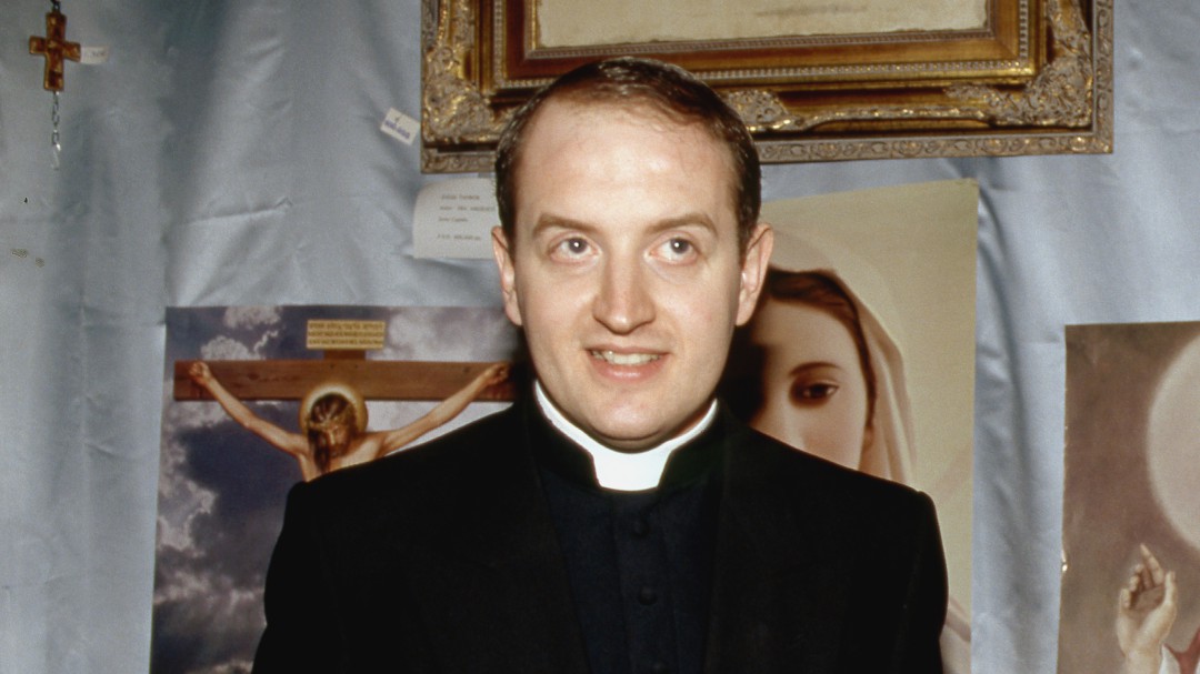 El Padre Apeles dejó la televisión por las Fuerzas Armadas: ahora es capitán del Ejército de Tierra