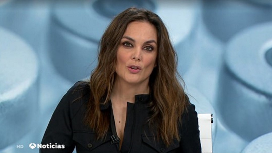 "¿Cómo se llama la presentadora que parece la novia cadáver en choni?": Mónica Carrillo devuelve el zasca