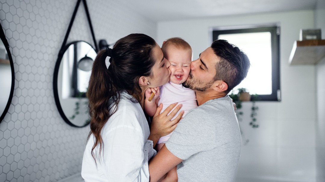 No es solo cosa de madres: ser padre también cambia el cerebro