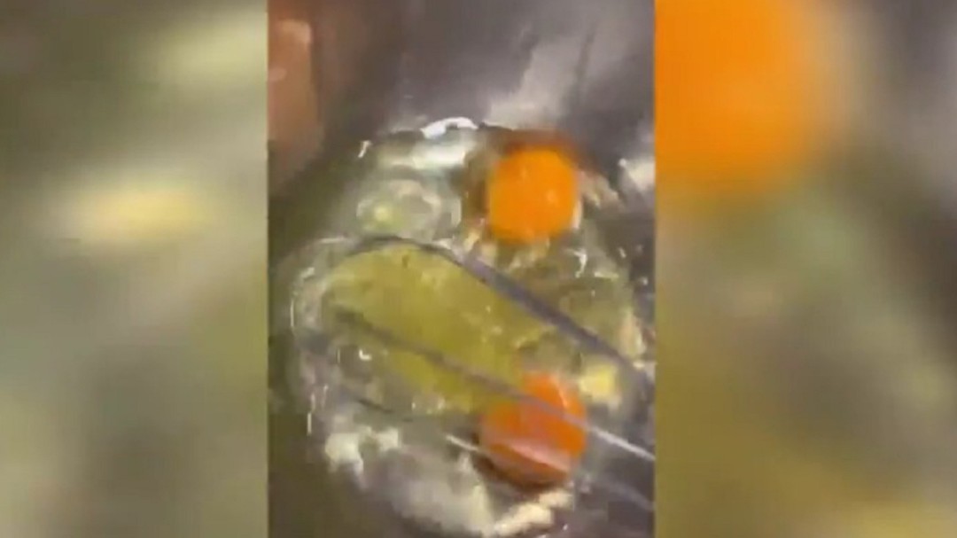 "No es la mejor del mundo pero...": Cristina Pedroche comparte el resultado de su receta de tortilla