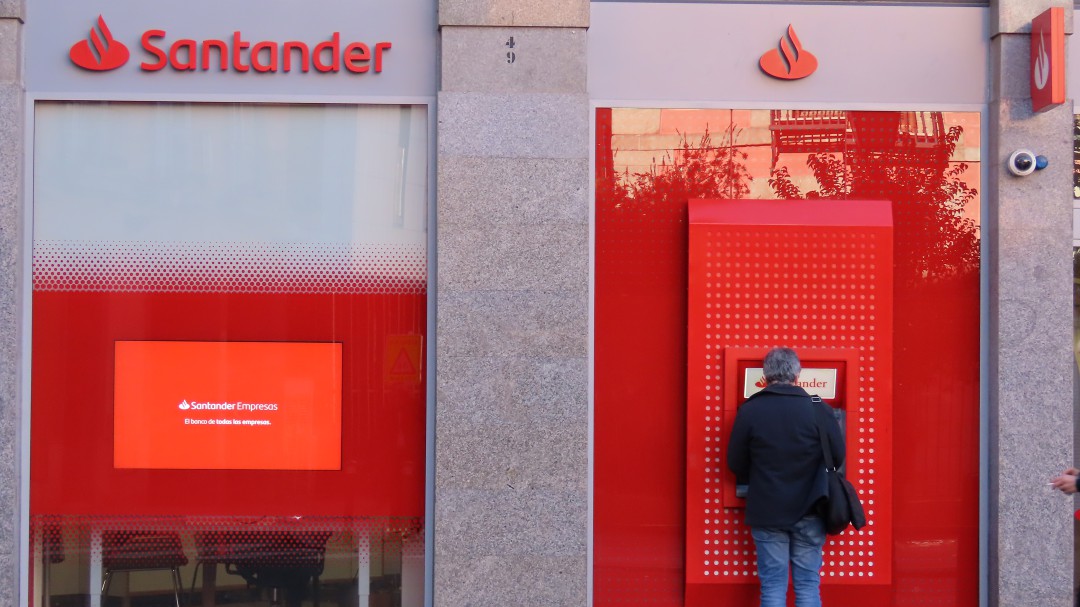 Este correo relacionado con el Banco Santander es una estafa para robarte: si lo has recibido, ni caso