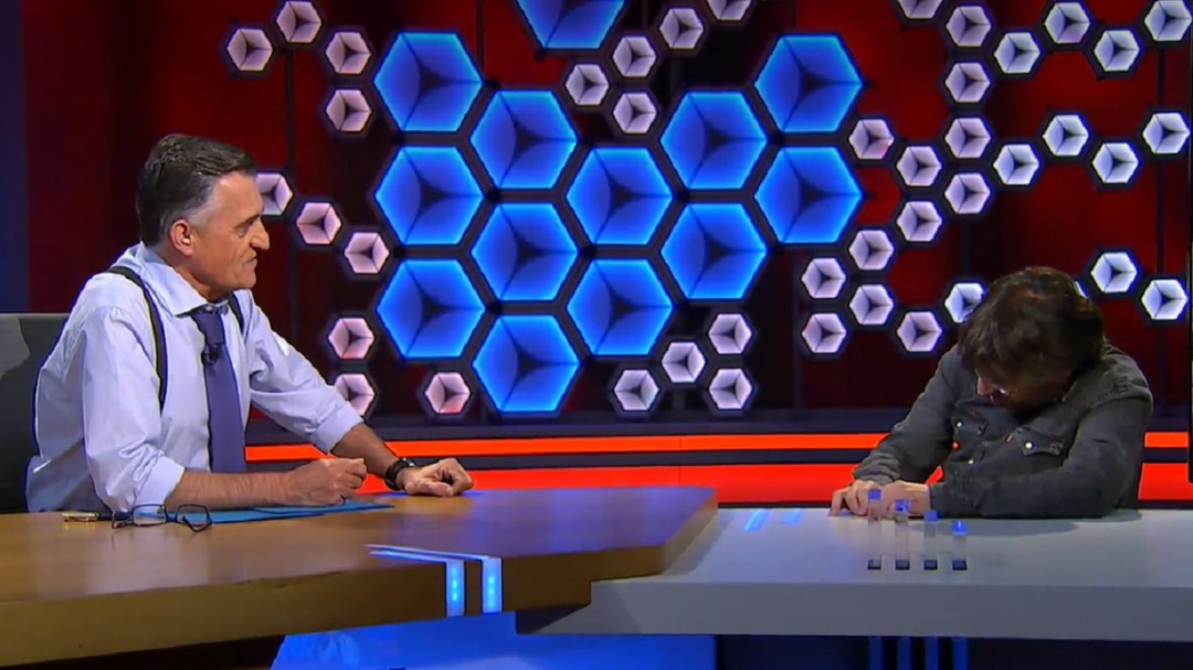 "Se nos va a caer": Jordi Évole sufre un ataque de cataplexia en 'El Intermedio'