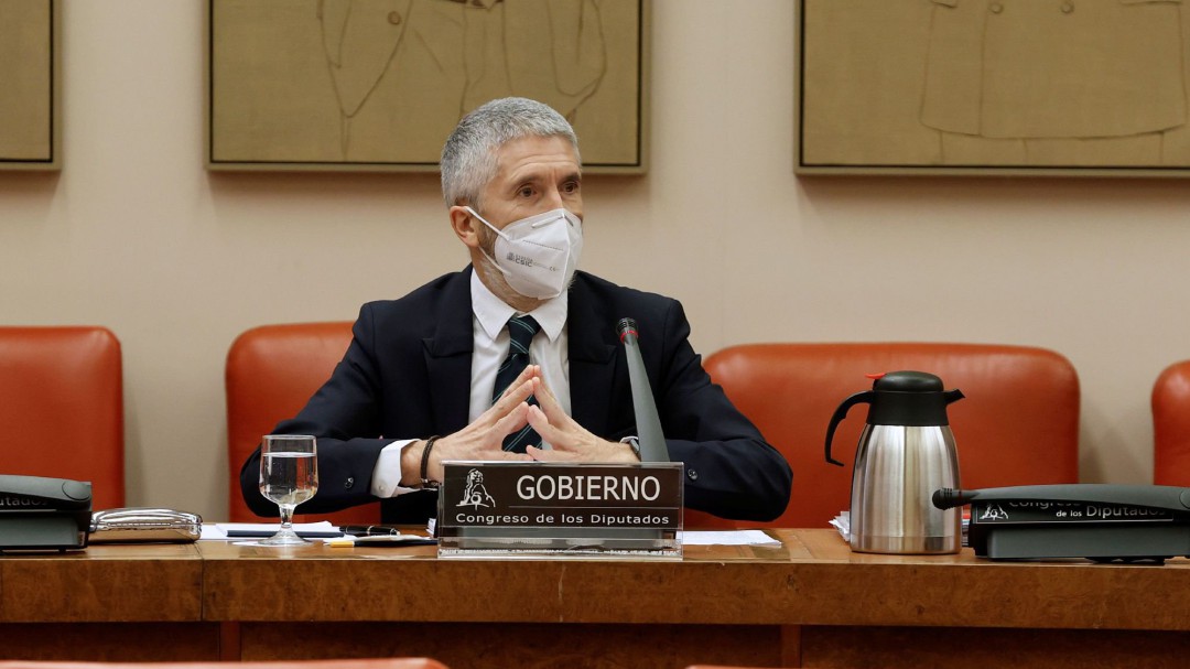 Marlaska condena los disturbios de una "minoría violenta" y la oposición carga contra UP