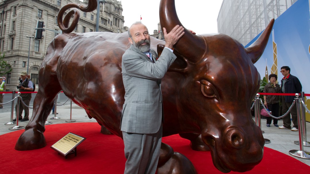 Muere el escultor siciliano Arturo Di Modica, autor del Toro de Wall Street