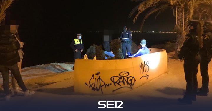 The Local Police of Alicante, with the help of a drone, dissolves almost 140 people in six bottles |  Radio Alicante |  Present