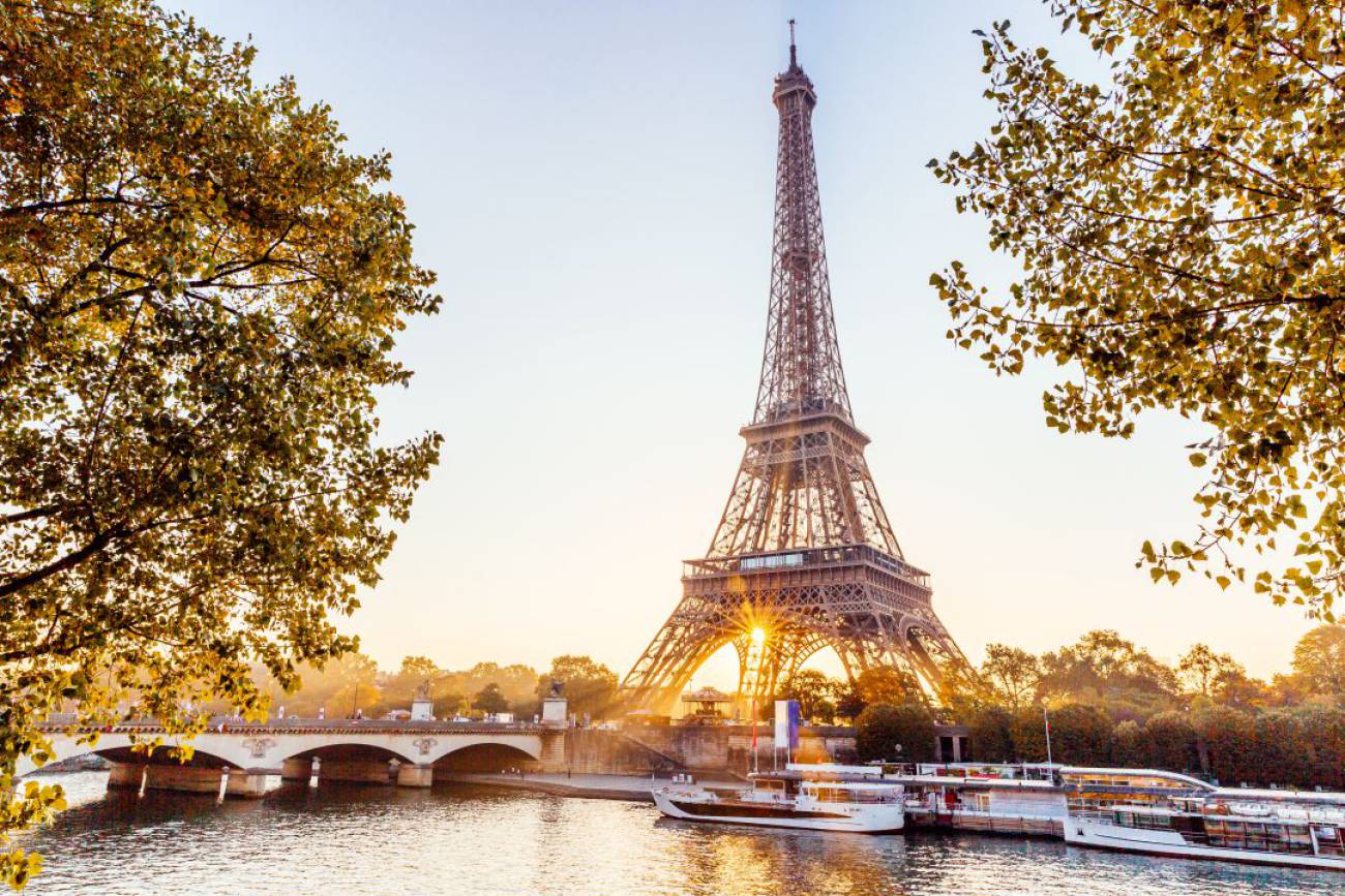 La Torre Eiffel cambia de color en 2024 volverá al dorado previsto por