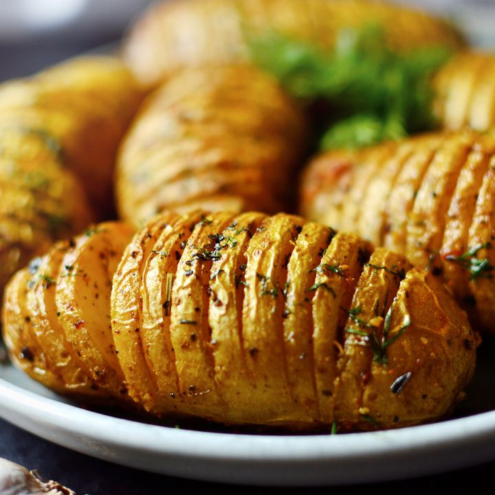 "Son muy sencillas y triunfan donde sea": Alberto Chicote te enseña a hacer patatas Hasselback