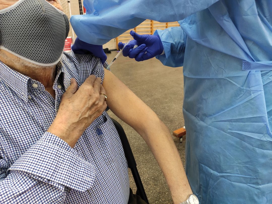 La vacunación a los mayores de 80 años ha comenzado en Villamediana de Iregua.