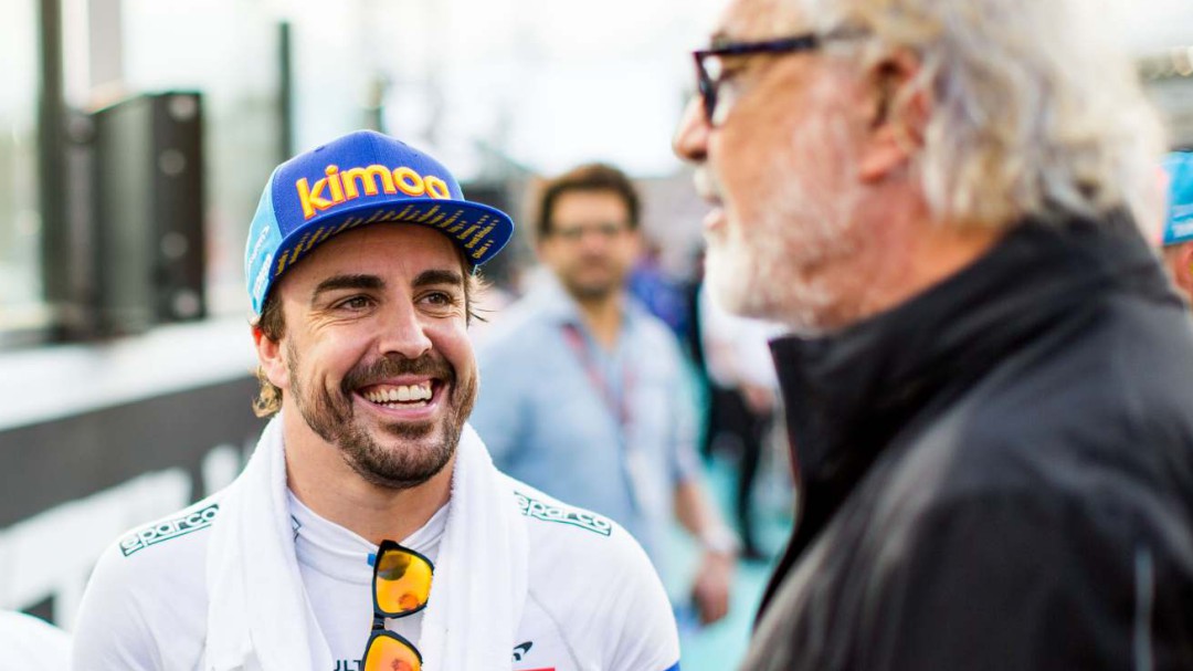 "Si no paras te encierro": la 'amenaza' de Flavio Briatore a Fernando Alonso tras su accidente