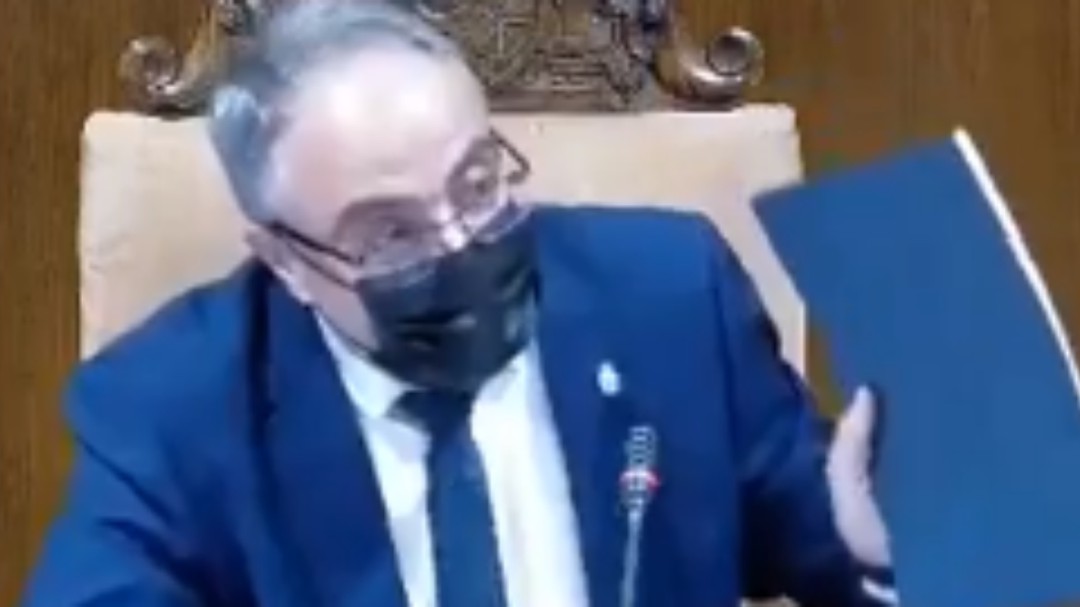 "La amiga de mamá": polémica en Ponferrada por la aparición de un cuaderno con 60 presuntos 'enchufes' del PP