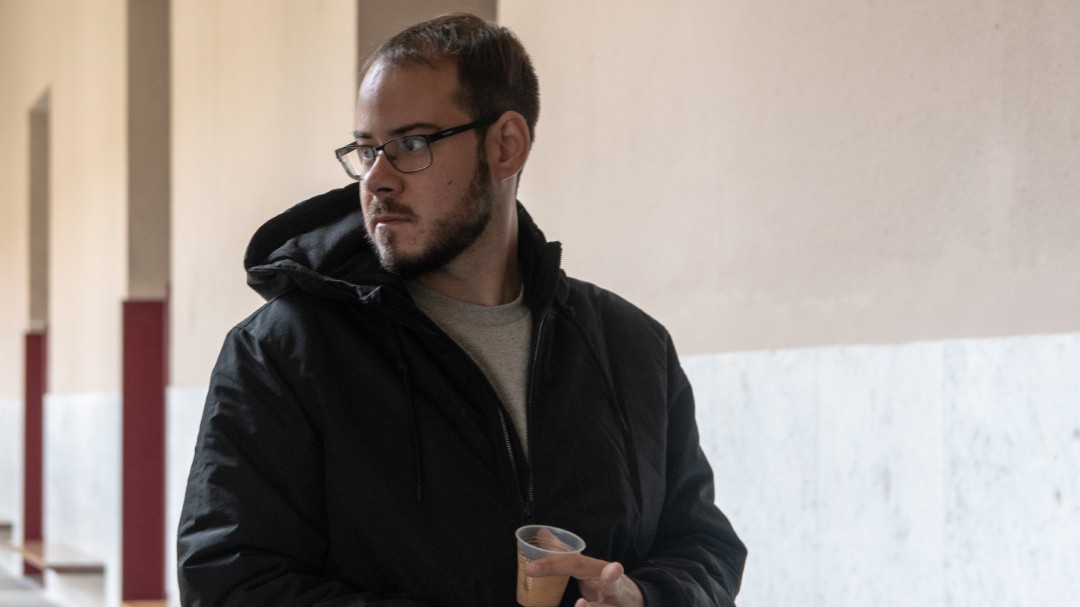 Pablo Hasél exige una celda para él solo y se niega a realizar labores de limpieza en prisión