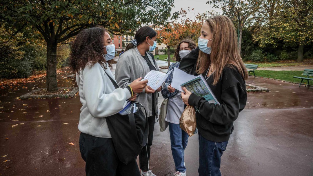Francia repartirá productos de higiene femenina en las universidades para evitar la "inseguridad menstrual"
