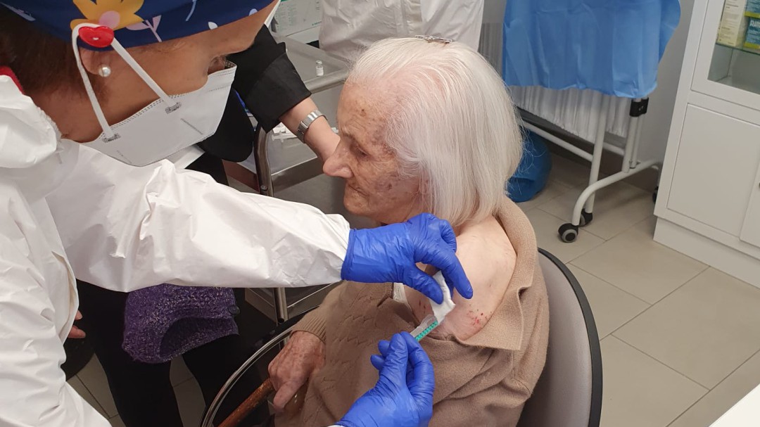 Primaria iniciará el 1 de marzo la vacunación de los 13.000 mayores de 80 años en el Bierzo y Laciana