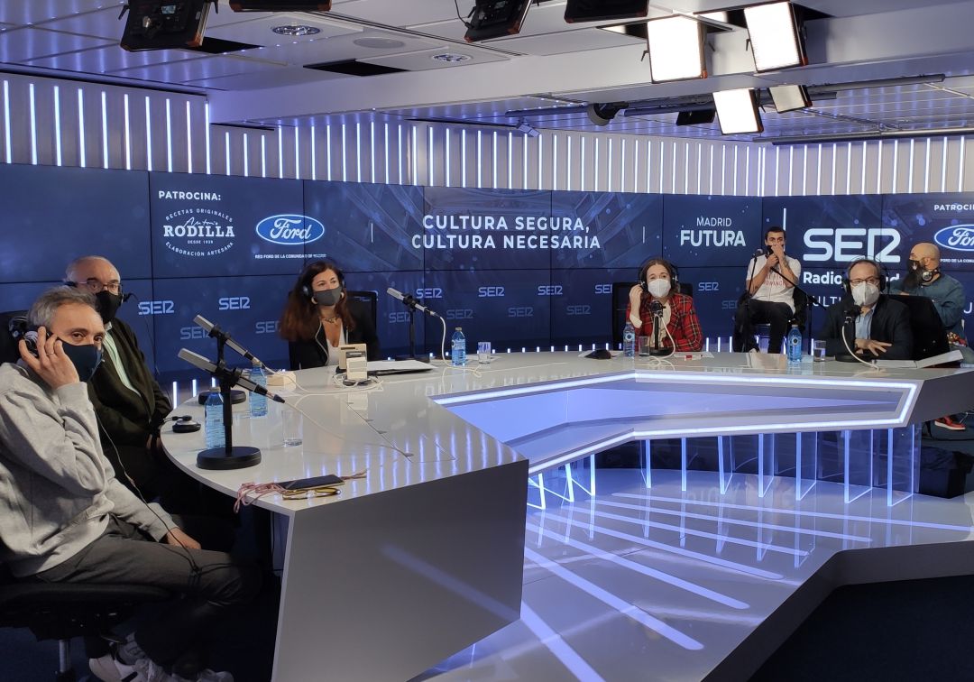 Marta Rivera: "Prefiero que mi padre esté en el concierto de Raphael que en casa con amigos y sin mascarilla"