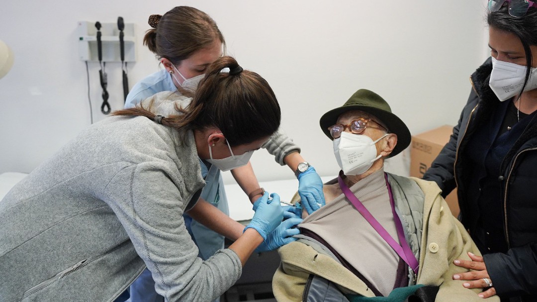 La Comunidad de Madrid citará a 15.000 mayores de 80 años cada día