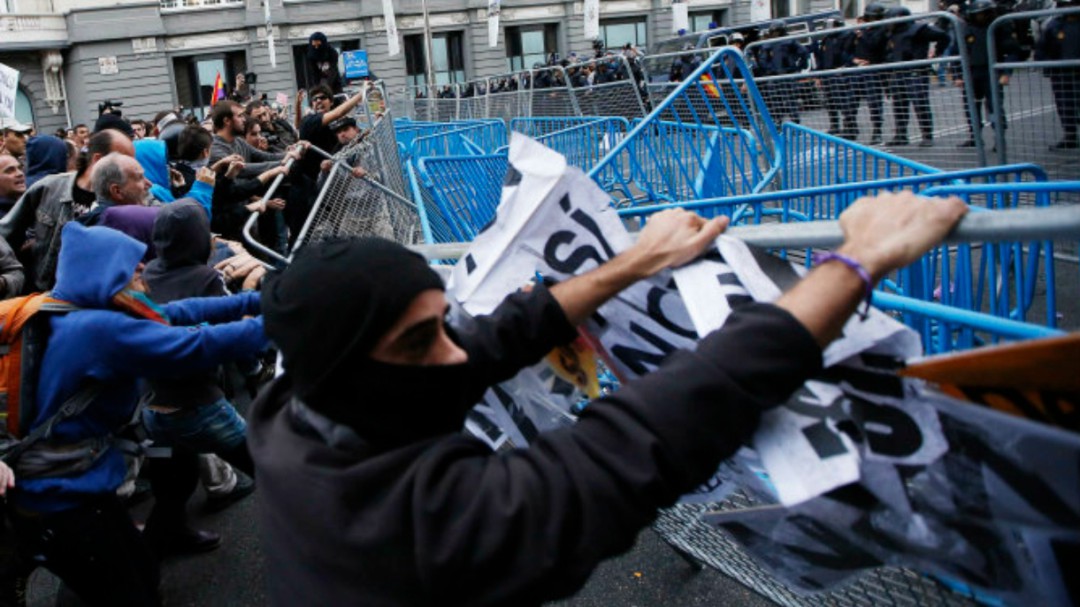 La Fiscalía pide hasta siete años de cárcel para 21 detenidos por el 'Rodea el Congreso' de 2012