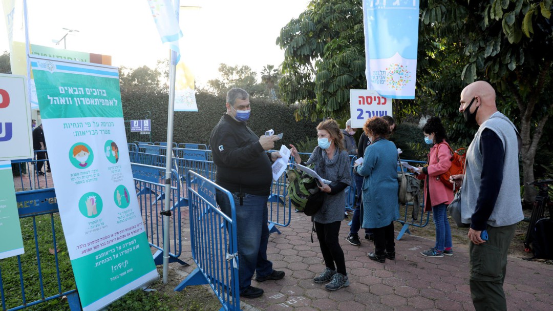 La vacuna de Pfizer reduce un 72% las muertes por Covid en Israel con una sola dosis