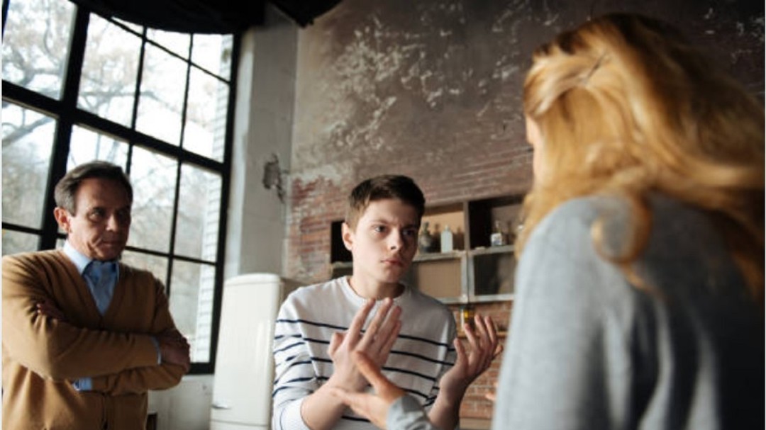 Un futuro incierto, el aislamiento y la falta contacto: causas del aumento de la violencia entre los jóvenes