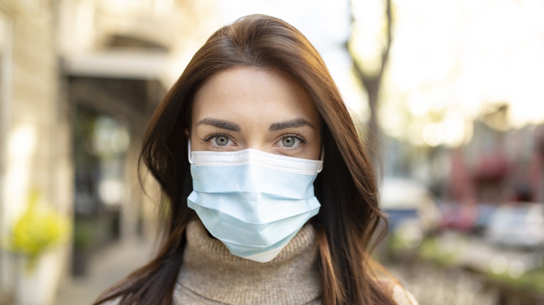 ¿Podemos contraer COVID-19 a través de los ojos?