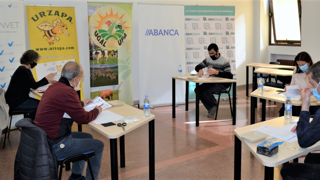 Una miel de Palacios del Sil, la mejor de la provincia en la categoría de 'oscuras'