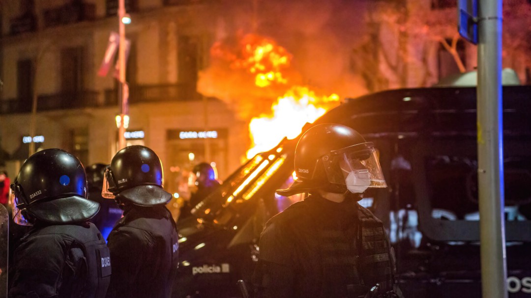 El sindicato de la Guardia Urbana de Barcelona condena la violencia de las protestas y pide más recursos