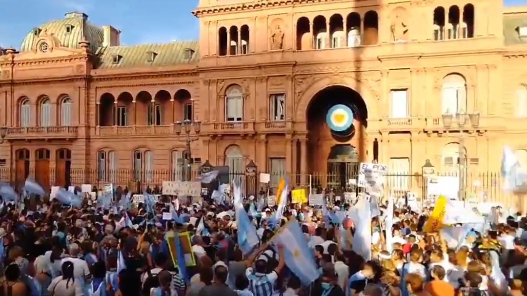 "El colmo de la pandemia": manifestaciones contra el Gobierno argentino tras el escándalo de las 'vacunas VIP'