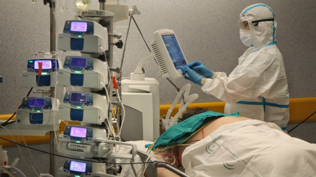 Febrero, el mes con más muertes desde el pasado abril pese a la caída de los contagios de COVID-19