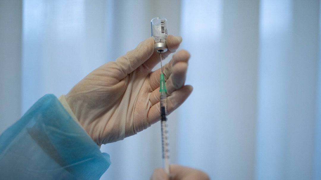 España insta a Bruselas a que acelere el certificado de vacunación europeo