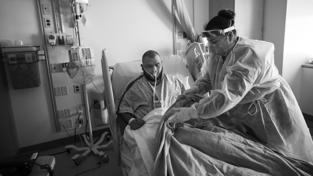 Las imágenes del médico que ha fotografiado la pandemia de COVID desde primera línea durante meses