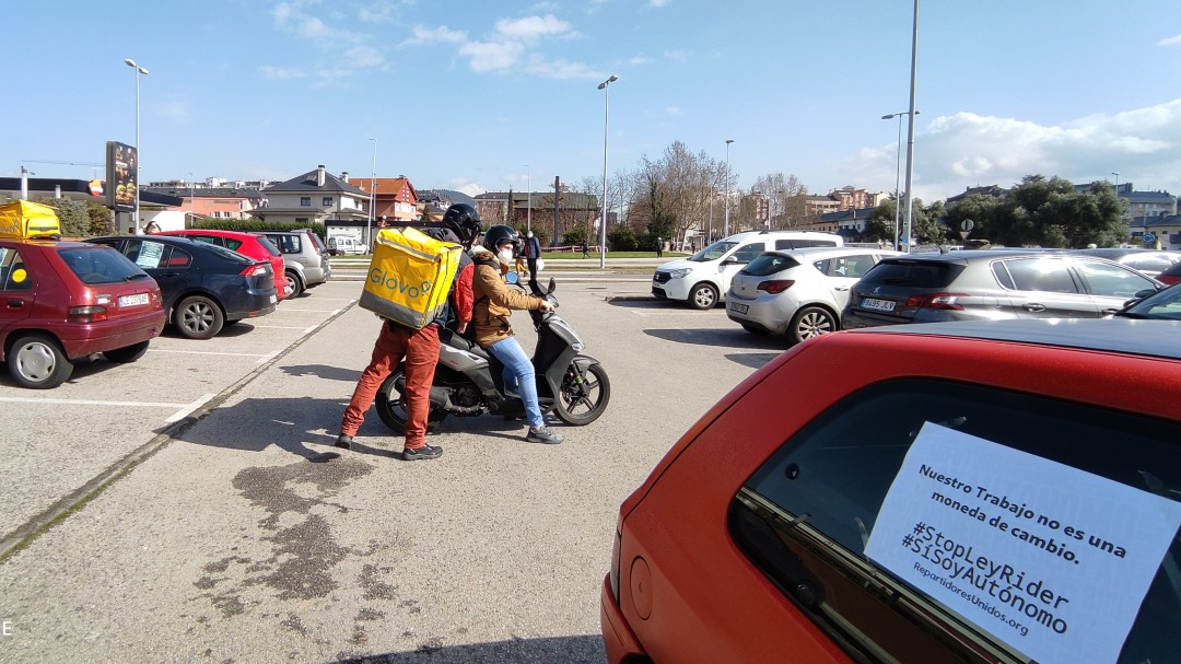 Los 'riders' se manifiestan en Ponferrada contra la ley que les obliga a ser asalariados