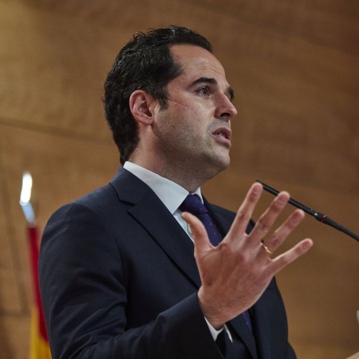 Aguado pide libertad de movimiento para los vacunados y el equipo de Ayuso le desautoriza