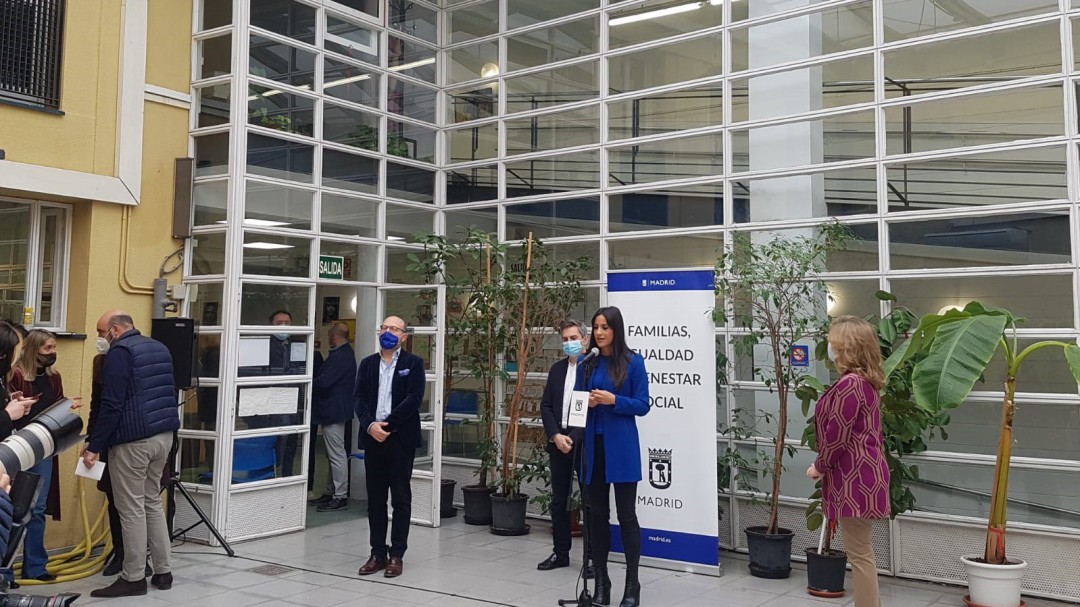 Madrid refuerza sus servicios sociales para dedicar menos tiempo a la burocracia