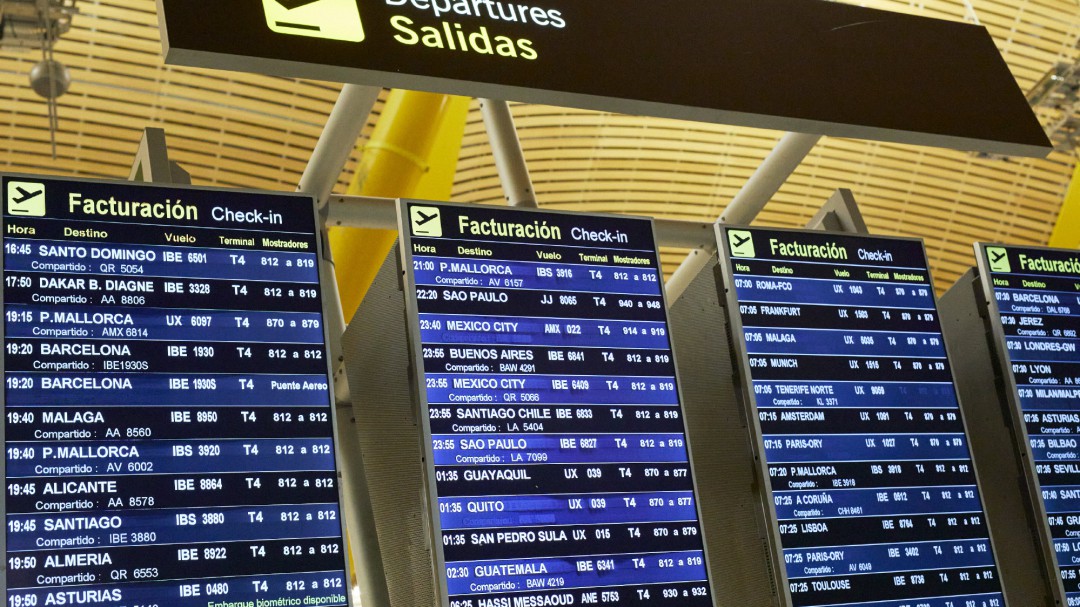 España amplía la cuarentena a viajeros de Perú, Colombia y ocho países africanos para frenar las variantes